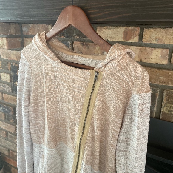 Adorable zip up hoodie - Picture 3 of 5